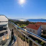 Апартаменты Helles Mit Atemberaubenden Meerblick Bis Zur Insel Krk Цриквеница
