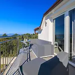 Helles Mit Atemberaubenden Meerblick Bis Zur Insel Krk Апартаменты Цриквеница