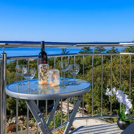 Apartamento Helles Mit Atemberaubenden Meerblick Bis Zur Insel Krk