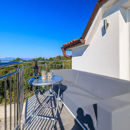 Apartamento Helles Mit Atemberaubenden Meerblick Bis Zur Insel Krk *