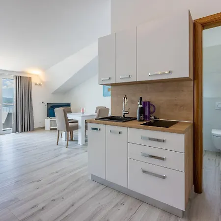 Helles Mit Atemberaubenden Meerblick Bis Zur Insel Krk Apartamento Crikvenica