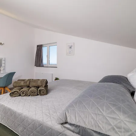 Helles Mit Atemberaubenden Meerblick Bis Zur Insel Krk Apartamento Crikvenica