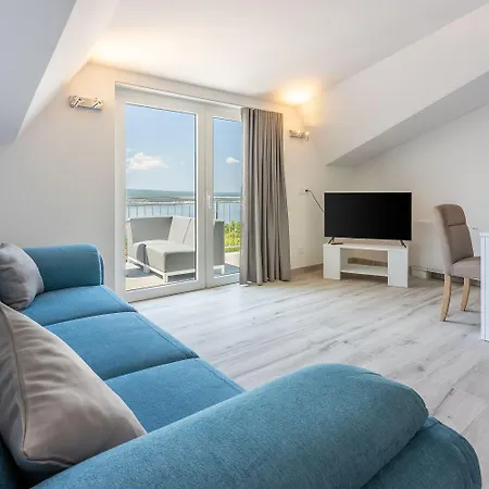 Helles Mit Atemberaubenden Meerblick Bis Zur Insel Krk Apartment