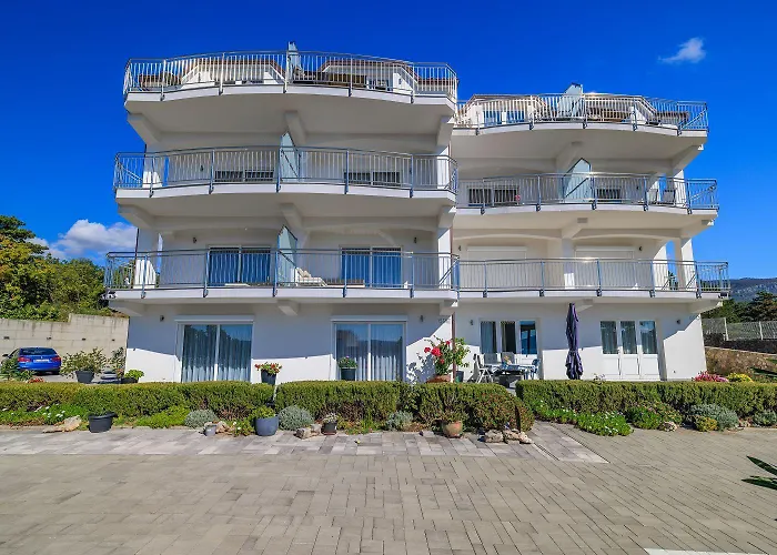 Helles Mit Atemberaubenden Meerblick Bis Zur Insel Krk